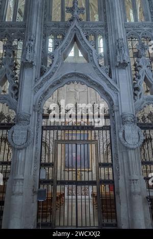 Décoration de la porte extérieure de la chapelle Velez avec le bouclier héraldique de leur fils le marquis, monument national de la cathédrale de Murcie. Banque D'Images