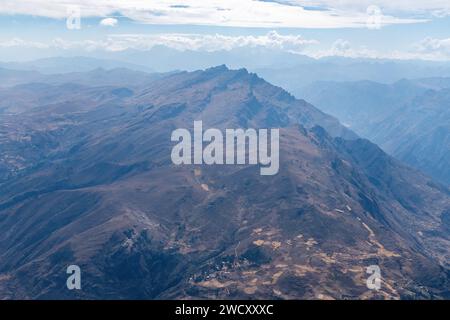 Une vue depuis un avion de la Vallée sacrée près de Cusco dans les Andes au Pérou Banque D'Images