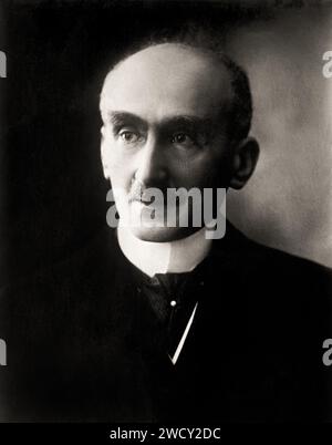 1927 , Paris , FRANCE : le philosophe français HENRI BERGSON ( 1859 - 1941 ) . Photo Henri Manuel ( 1874 – 1947 ), Paris .. - HISTOIRE - FOTO STORICHE - Henri-Louis - FILOSOFIA - FILOSOFO - PHILOSOPHIE - FRANCIA - baffi - moustache - col - colletto - cravate - cravate - cravate - cravate - cravate - PORTRAIT - RITRATTO --- ARCHIVIO GBB Banque D'Images