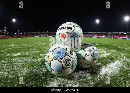 Almere, pays-Bas. 17 janvier 2024. ALMERE, 17-01-2024, stade Yanmar, saison 2023/2024 football néerlandais Toto KNVB beker. Match ballon avant le match Almere City FC - Fortuna Sittard (CUP) crédit : Pro Shots/Alamy Live News Banque D'Images