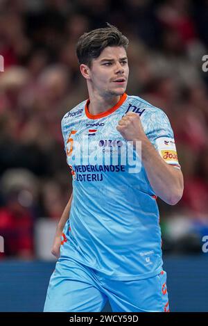 Hambourg, Allemagne. 17 janvier 2024. HAMBOURG, ALLEMAGNE - 17 JANVIER : le Néerlandais Rutger Ten Velde célèbre son but lors du main Round Match de l'EHF Euro 2024 entre le Danemark et les pays-Bas au Barclays Arena le 17 janvier 2024 à Hambourg, en Allemagne. (Photo Henk Seppen/Orange Pictures) crédit : dpa/Alamy Live News Banque D'Images