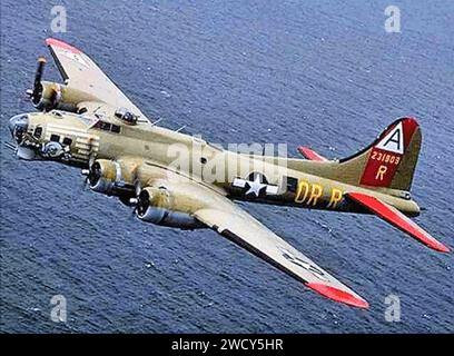 FORTERESSE VOLANTE B-17G surnommée Nine-O-Nine du 323e groupe de bombardement de l'USAAF Banque D'Images