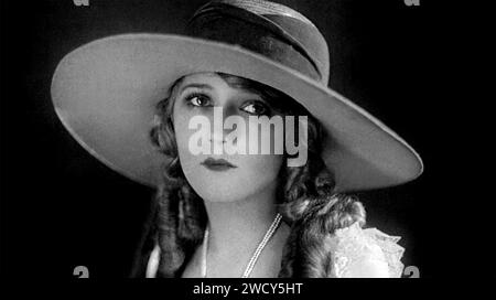 LILLIAN GISH (1893-1993) actrice, réalisatrice et scénariste américaine vers 1920 Banque D'Images