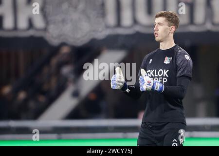 Nijmegen, pays-Bas. 17 janvier 2024. NIJMEGEN, PAYS-BAS - 17 JANVIER : le gardien Robin Roefs de NEC donne des coups de pouce lors du match de la coupe Toto KNVB entre NEC Nijmegen et Go Ahead Eagles au Goffertstadion le 17 janvier 2024 à Nijmegen, pays-Bas. (Photo Broer van den Boom/Orange Pictures) crédit : dpa/Alamy Live News Banque D'Images