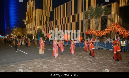 Lusail Boulevard, Lusail City, Qatar montrant Hello Asia parade des pays participant à la coupe asiatique AFC 2023 célébrant les cultures de l'Asie Banque D'Images