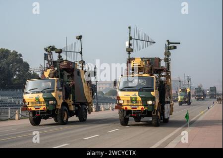 New Delhi, Inde. 17 janvier 2024. Advanced Radar Systems participent à une répétition avant la parade du jour de la République sur le chemin Kartavya, New Delhi. L’Inde célèbre le 75e jour de la République. Crédit : SOPA Images Limited/Alamy Live News Banque D'Images