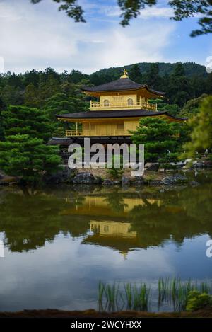 Kinkaku-ji, officiellement appelé Rokuon-ji, est un temple bouddhiste Zen à Kyoto, au Japon Banque D'Images