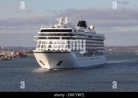 Le navire de croisière Viking MS VIKING VENUS au départ du terminal du port international Banque D'Images