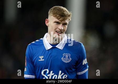 Liverpool, Royaume-Uni. 17 janvier 2024. Jarrad Branthwaite d'Everton regarde. Match de replay du 3e tour de l'Emirates FA Cup, Everton contre Crystal Palace au Goodison Park à Liverpool le mercredi 17 janvier 2024. Cette image ne peut être utilisée qu'à des fins éditoriales. Usage éditorial uniquement, photo de Chris Stading/Andrew Orchard photographie sportive/Alamy Live News crédit : Andrew Orchard photographie sportive/Alamy Live News Banque D'Images