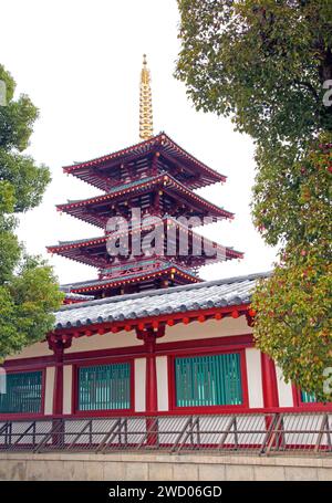 Temple Shitennoji et Pagode à cinq étages à Osaka, Japon Banque D'Images