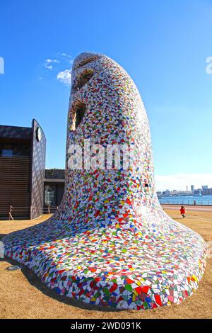 La célèbre sculpture Bell of Hortensia, située dans le parc Meriken dans la région du port de Kobe, Kobe, préfecture de Hyogo, Japon. Banque D'Images