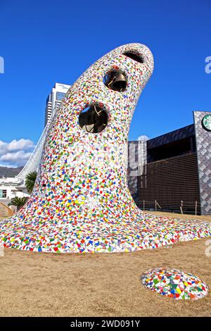 La célèbre sculpture Bell of Hortensia, située dans le parc Meriken dans la région du port de Kobe, Kobe, préfecture de Hyogo, Japon. Banque D'Images