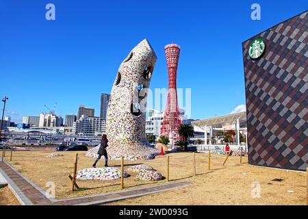 La célèbre sculpture Bell of Hortensia, située dans le parc Meriken dans la région du port de Kobe, Kobe, préfecture de Hyogo, Japon. Banque D'Images