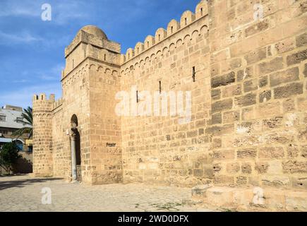 La porte de la forteresse de Ribat à l'intérieur de la médina médiévale de Sousse, Tunisie. Banque D'Images