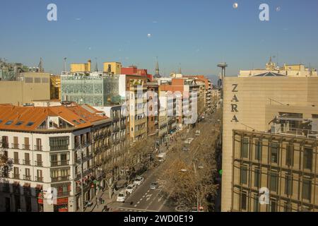 Madrid, Espagne - 02 20 2023 : vue sur une rue de Madrid depuis le bâtiment El Corte Ingles à Goya Banque D'Images