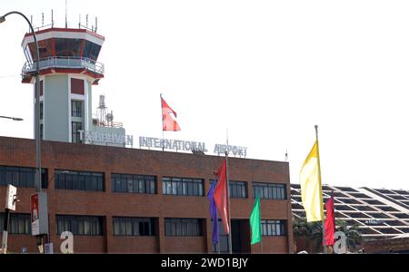 Katmandou, Népal - novembre 22 2023 : la tour de contrôle du trafic de l'aéroport dans l'aéroport. L'aéroport international Tribhuvan est seulement un aéroport international i Banque D'Images