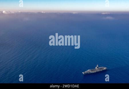 Le porte-avions USS George H.W. Bush traverse la mer Méditerranée. Banque D'Images