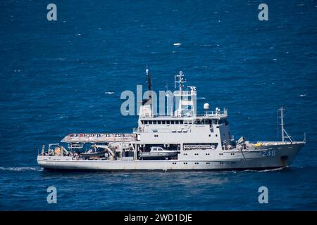 Le navire de levé hydrographique de classe Leeuwin de la Royal Australian Navy HMAS Melville dans la mer de Corail. Banque D'Images