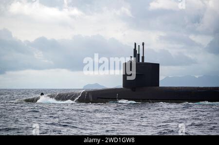 Le sous-marin missile balistique de classe Ohio USS Henry M. Jackson dans l'océan Pacifique. Banque D'Images