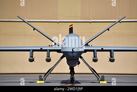 Un Reaper MQ-9 de l'US Air Force armé de quatre munitions d'attaque directe GBU-38. Banque D'Images