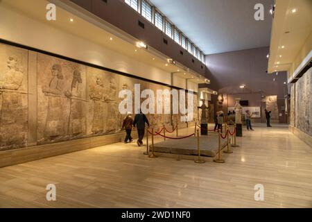 galerie de reliefs en pierre sculptée du palais assyrien de dur-Sharrukin (« Forteresse de Sargon » ; Khorsabad, Irak, aujourd'hui dans le musée de l'Irak, Bagdad Banque D'Images