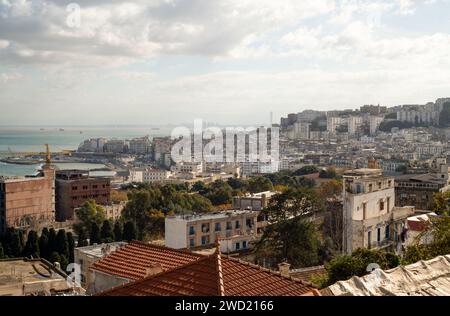 Vue du centre-ville d'Alger en hiver Banque D'Images