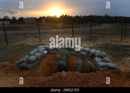 Les forces de secours de l'US Air Force répondent à une attaque simulée à fort Polk, Louisiane. Banque D'Images