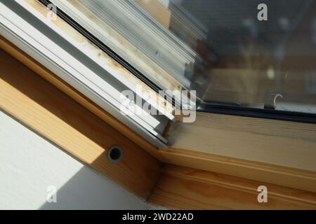 Gros plan de la fenêtre moisi, concept de problème d'humidité Banque D'Images