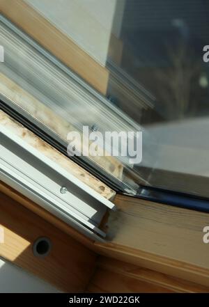 Gros plan de la fenêtre moisi, concept de problème d'humidité Banque D'Images