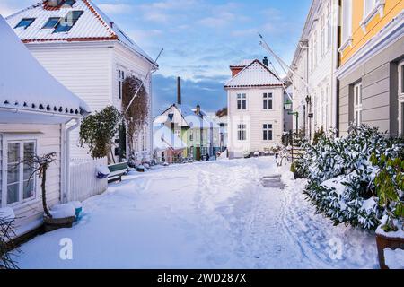 Nordnes à Bergen, Norvège, après une forte chute de neige Banque D'Images