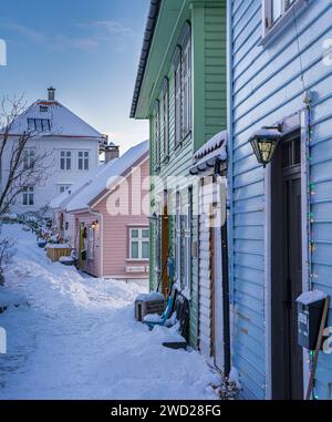 Nordnes à Bergen, Norvège, après une forte chute de neige Banque D'Images