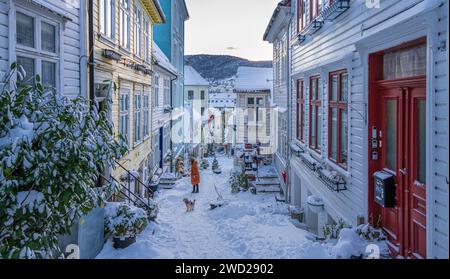 Nordnes à Bergen, Norvège, après une forte chute de neige Banque D'Images