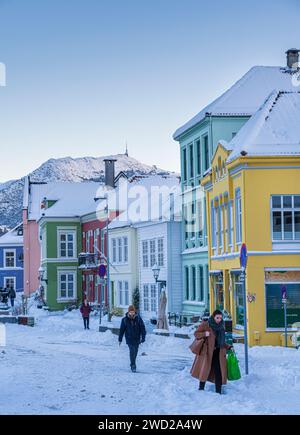 Nordnes à Bergen, Norvège, après une forte chute de neige Banque D'Images