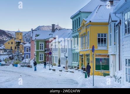 Nordnes à Bergen, Norvège, après une forte chute de neige Banque D'Images