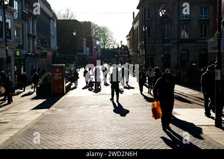 Sac orange, High Street, Lincoln City, Lincolnshire, Angleterre, ROYAUME-UNI Banque D'Images