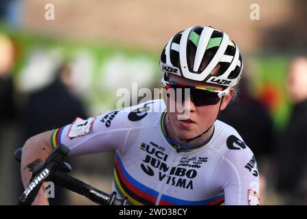 Championne du monde élite féminine en titre de cyclo cross FEM van Empel des pays-Bas Banque D'Images