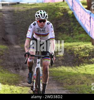 Championne du monde élite féminine en titre de cyclo cross FEM van Empel des pays-Bas Banque D'Images