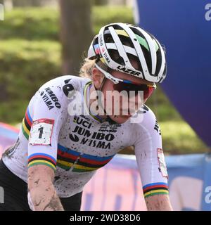 Championne du monde élite féminine en titre de cyclo cross FEM van Empel des pays-Bas Banque D'Images