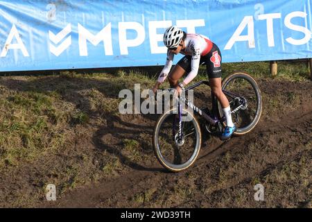 Ceylin del Carmen Alvarado est une cycliste néerlandaise d'origine dominicaine, qui concourt actuellement en cyclo-cross pour l'UCI Cyclo-cross Team Alpecin-Deceuninck Banque D'Images