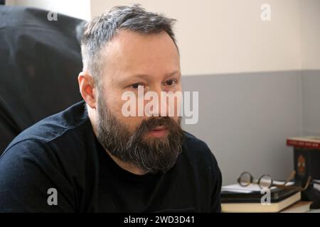 Non exclusive : KHARKIV, UKRAINE - 17 JANVIER 2024 - neurochirurgien, physiothérapeute et vétéran Oleksandr Markov qui a fondé le Centre de réadaptation Banque D'Images