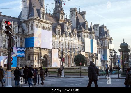 Bruno Levesque/IP3 Paris, France. , . Illustration la favßade de l Hotel de ville habiillee aux couleurs des Jeux Olympiques et paralympiques de Paris 2024 Illustration de la façade de l'hôtel de ville habillée aux couleurs des Jeux Olympiques et Paralympiques de Paris 2024 le 29 2023 novembre SPORT, JO 2024, ILLUSTRATION, ans OLYMPIQUES, ANNEAU OLYMPIQUE, ACTUALITÉS, JO STRUCTURE SPORT, JO 2024, ILLUSTRATION, ANNEAUX OLYMPIQUES, ANNEAU OLYMPIQUE, NOUVELLES, STRUCTURE JO crédit : MAXPPP/Alamy Live News Banque D'Images