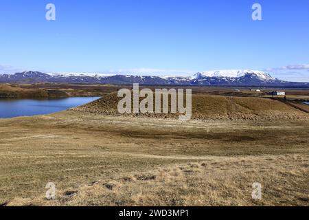 Mývatn est un lac peu profond situé dans une zone de volcanisme actif dans le nord de l'Islande, près du volcan Krafla Banque D'Images