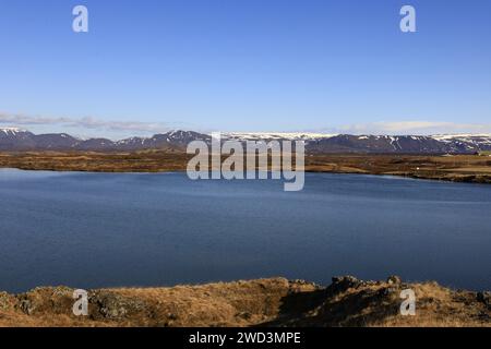 Mývatn est un lac peu profond situé dans une zone de volcanisme actif dans le nord de l'Islande, près du volcan Krafla Banque D'Images