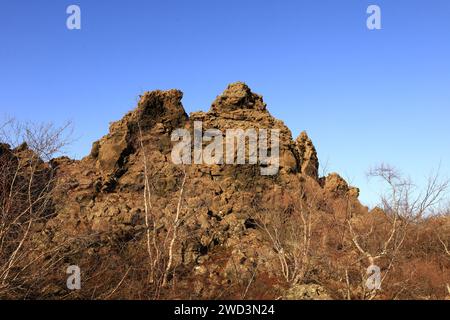 Dimmuborgir est une vaste zone de champs de lave de forme inhabituelle à l'est de Mývatn en Islande Banque D'Images