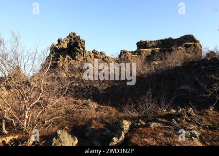 Dimmuborgir est une vaste zone de champs de lave de forme inhabituelle à l'est de Mývatn en Islande Banque D'Images