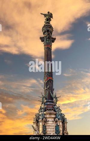 Le monument de Colomb, avec 60 m (197 pi) de haut, à l'extrémité inférieure de la Rambla, Barcelone, Catalogne, Espagne. Banque D'Images