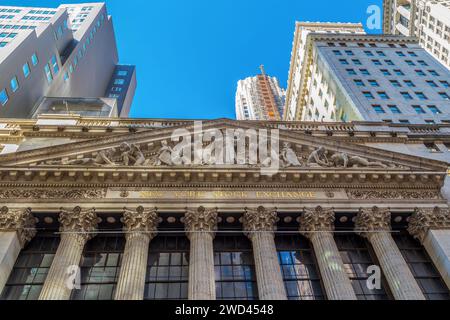 NEW YORK, États-Unis - 9 MARS 2020 : façade de la Bourse de New York sur Wall Street, Manhattan. Banque D'Images