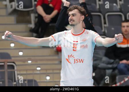 Jean Patry de Jastrzebski Wegiel célèbre après avoir gagné un point lors du match de volley 2024 de la Ligue des champions CEV entre Jastrzebski Wegiel et SVG Luneburg au Hall ( jastrzebski-Zdroj). Score final ; Jastrzebski Wegiel 3:0 (25:17, 25:16, 25:19) SVG Luneburg. Banque D'Images