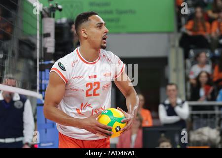 Jatrzebie Zdroj, Pologne. 17 janvier 2024. Moustapha Mbaye de Jastrzebski Wegiel vu en action lors du match de volley 2024 de la Ligue des champions CEV entre Jastrzebski Wegiel et SVG Luneburg au Hall ( jastrzebski-Zdroj). Score final ; Jastrzebski Wegiel 3:0 (25:17, 25:16, 25:19) SVG Luneburg. (Photo Grzegorz Wajda/SOPA Images/Sipa USA) crédit : SIPA USA/Alamy Live News Banque D'Images