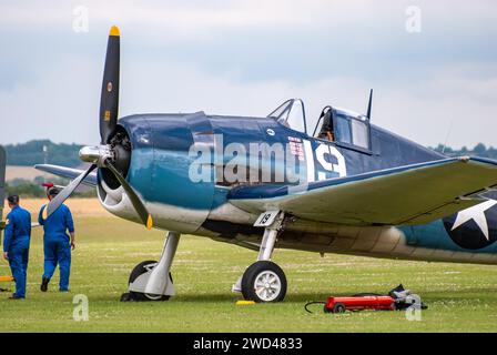 Grumman F6F Hellcat (immatriculation 19) avion de chasse WW2 au salon aérien de Duxford Flying Legends. Banque D'Images